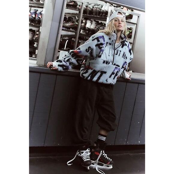 $168! FREE PEOPLE  Hit The Slopes Printed Pullover - Stand Out Never Still Large - Picture 2 of 4